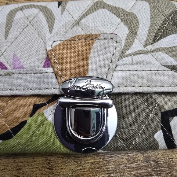 New Vera Bradley Multicolor Quilted Women's Wallet - Picture 2 of 12